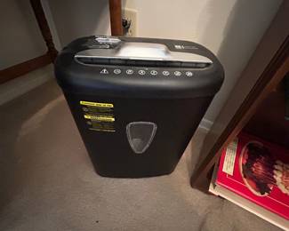 AmazonBasics 8-Sheet Cross-Cut Paper Shredder