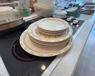 Mikasa Lemons 16-Piece Dinnerware Set, Service for 4