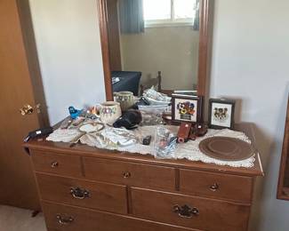 Ethan Allen American Traditional Dresser with Mirror