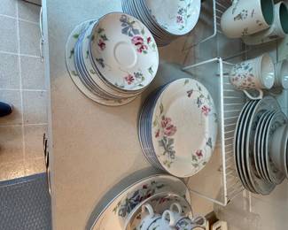 Royal Doulton Expressions Amethyst Dinnerware Set