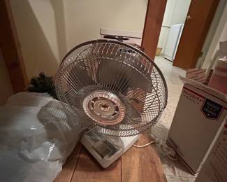 Vintage Windmere 12" Oscillating Desk Fan
