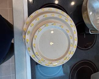 Mikasa Lemons 16-Piece Dinnerware Set, Service for 4