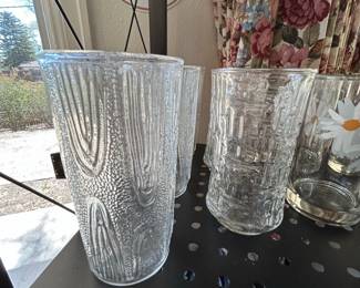 Set of Textured Glass Tumblers with 