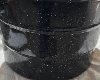 ENAMELWARE STOCK POT WITH LID