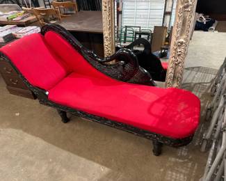 CHAISE LOUNGE