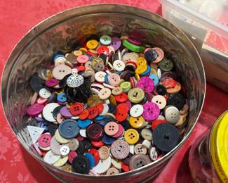 BUTTON LOT