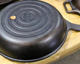 CAST IRON SKEILLLET