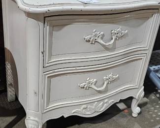 END TABLE / NIGHT STAND