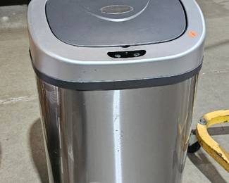 TRASH CAN