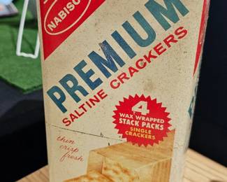 VINTAGE PREMIUM SALTINE CRACKERS TIN
