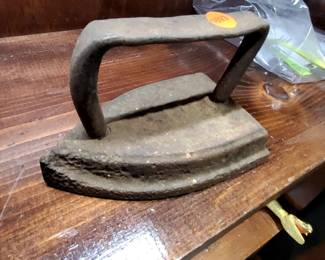CAST IRON SMOOTHING IRON