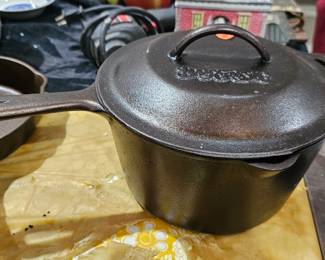 CAST IRON POT WITH LID