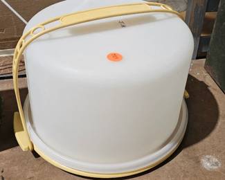 TUPPERWARE CAKE TAKER