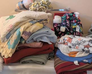 Vintage Quilts & Blankets