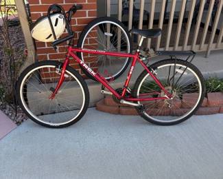 g Trek 830 Mountain Track MTB Bike with 18 Frame and Extra Wheel