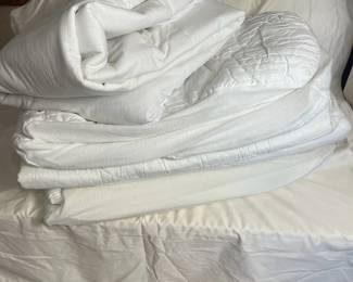 z Queen Size Mattress Cover and Topper Set  Washable and Quilted