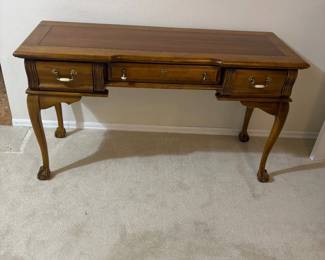 f Queen Anne Style Writing Desk