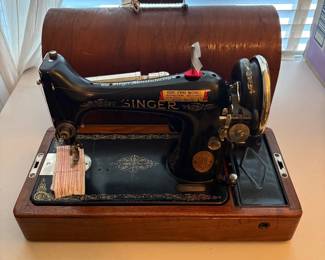 aa Model 99K or 66 variant from the late 1920s Vintage Singer Electric Sewing Machine with Original Wooden Case