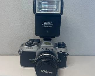 e Nikon FG20 35mm SLR Camera w Nikon Series E 50mm Lens  Vivitar Flash