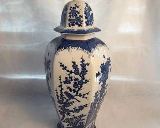 d Blue and White Japanese Porcelain Urn with Lid
