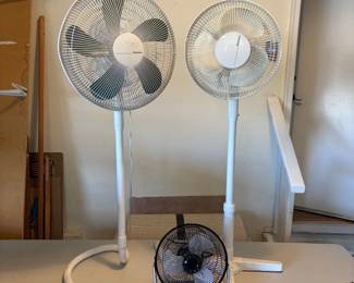 g Holmes Adjustable Electric Oscillating Fans and table top fan