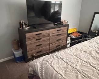 Signature Design by Ashley Harlinton Dresser