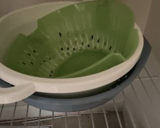 Plastic Colander and Bowl Set
