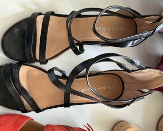 Sun + Stone Women's Black Strappy Block Heel Sandals