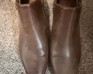 Brown Leather Ankle Boots with Braided Detail and Side Zipper