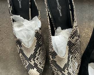 Treasure & Bond Women's Snakeskin Print Mule Heels