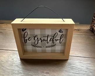 Decorative Wooden Sign "Be Grateful"