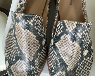 Treasure Bond Women's Snakeskin Print Loafers