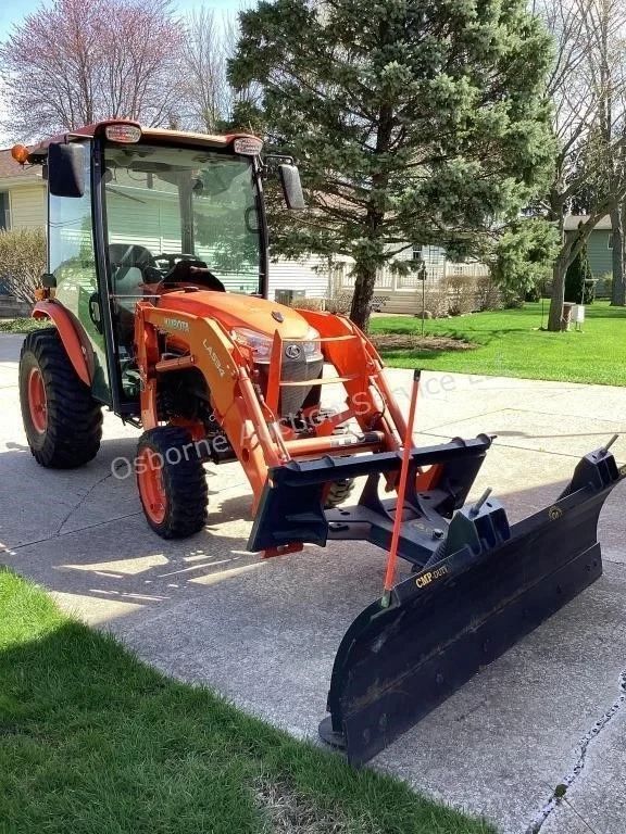LOW HOURS, Kubota B2650HSDC diesel  tractor with cab, blade & bucket