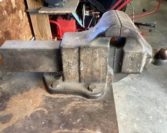 HUMUNGOUS Reed Mfg. #106 Vise