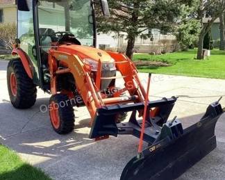 LOW HOURS, Kubota B2650HSDC diesel tractor with cab, blade & bucket