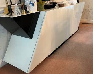 CONTEMPORARY WHITE AND BLACK LACQUER DINING TABLE IN PERFECT CONDITION WITH MATCHING  BUFFET  AND CHAIRS
