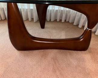 DETAIL OF BASE OF OVAL GLASS TABLE