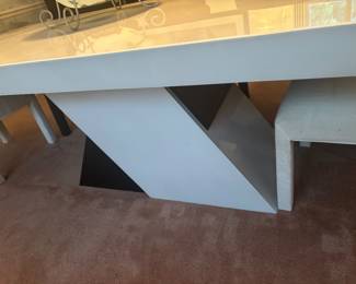LACQUER TABLE WITH 2 END LEAVES