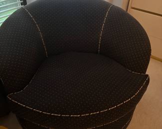 BLACK OVAL CHAIR