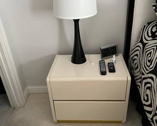 PAIR OF NIGHTSTANDS