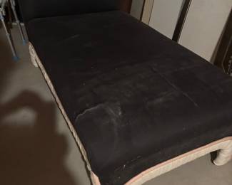 CHAISE
