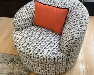 SWIVEL CHAIR