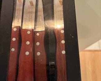 STEAK KNIVES