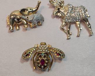 3 Brooches Lot