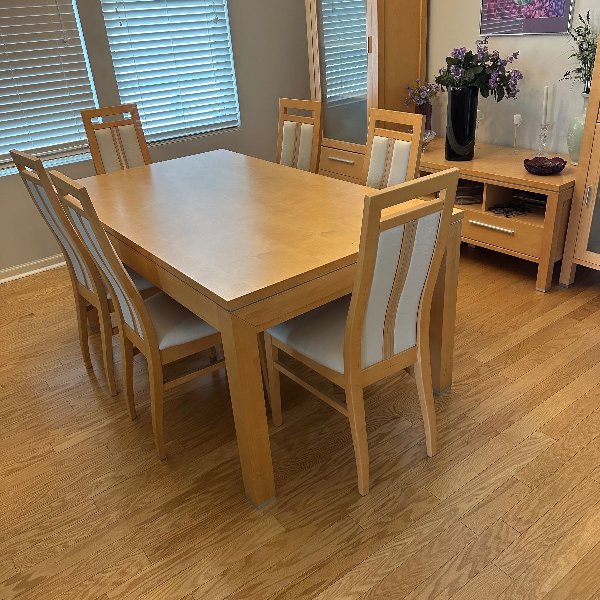 Danish Modren table and 6 chairs 