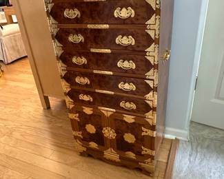 Jewelry chest 