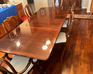 Double pedestal table and 6 chairs 