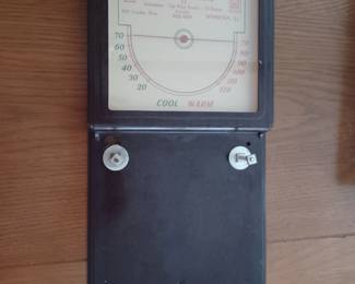 1940s bakelite advertising thermometer/calendar 