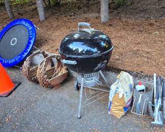 Grill with chimney and accessories