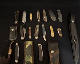 Assorted Knives 8 And A Pipe